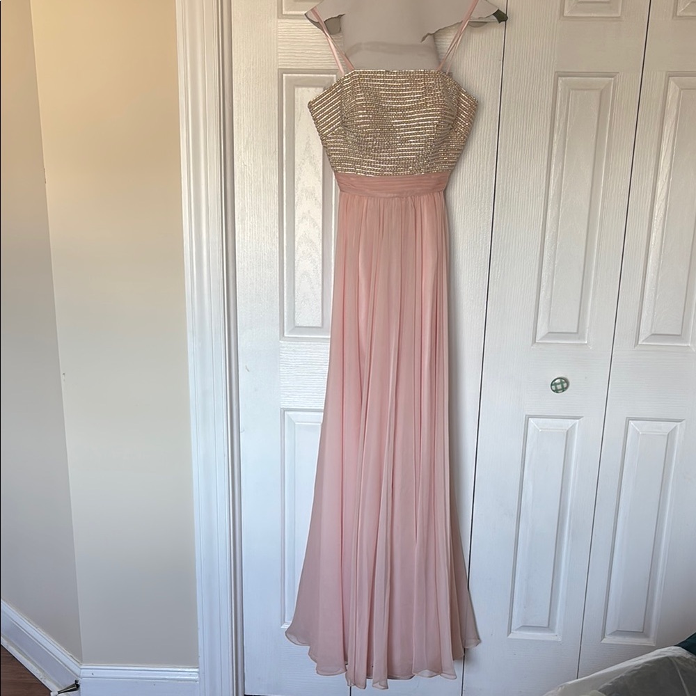 Elegant Pink Prom Dress with Luxurious Silhouette